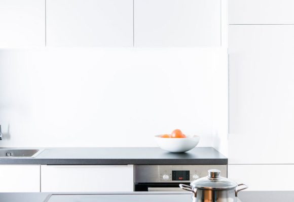 7 tips om je kleine keuken zo groot mogelijk te laten lijken